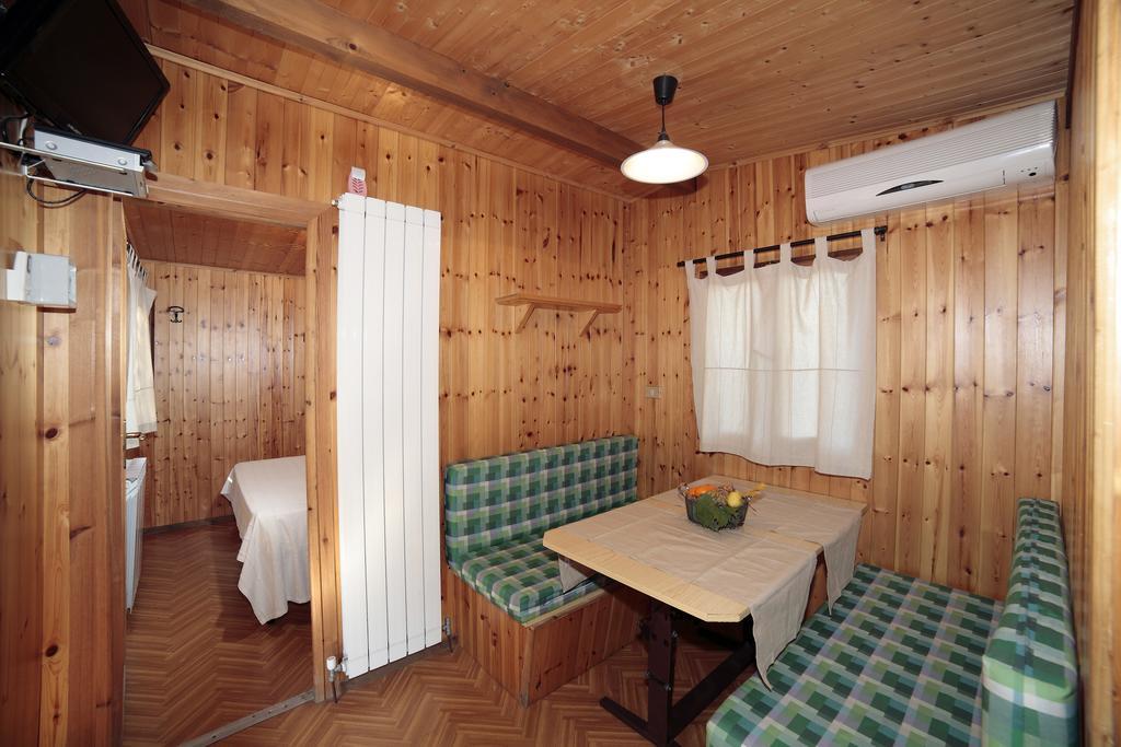 Il Frantoio Camping San Bartolomeo Al Mare Zimmer foto