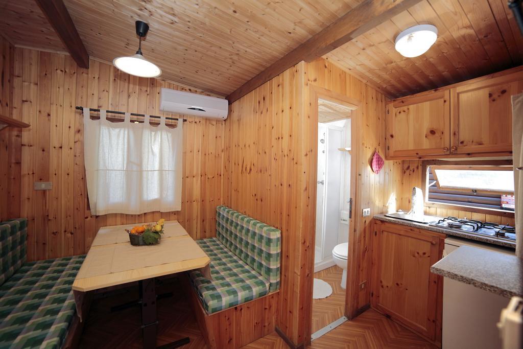 Il Frantoio Camping San Bartolomeo Al Mare Zimmer foto
