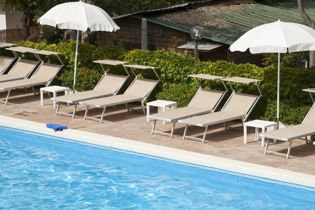 Il Frantoio Camping San Bartolomeo Al Mare Exterior foto